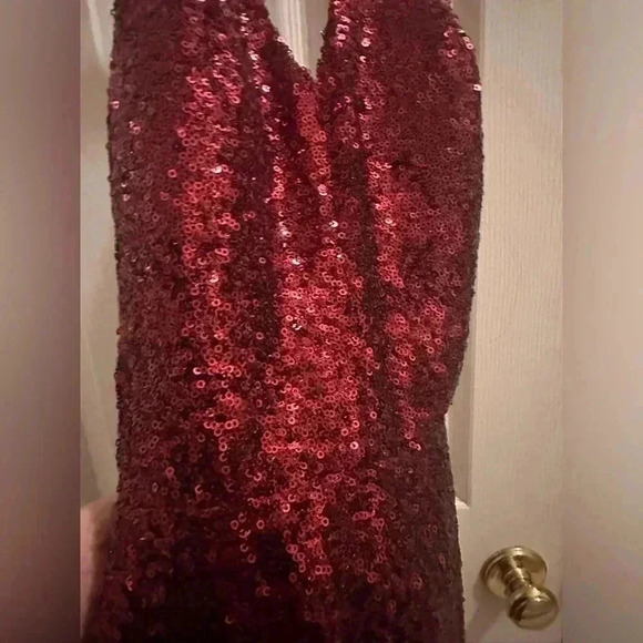 Burgundy sequin backless dress - Picture 3 of 6